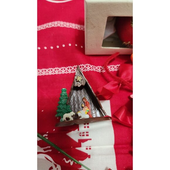 Vintage Christmas Ornament Lot Wreaths Bells Figurines Pinecones Leewards Westri - Picture 8 of 16